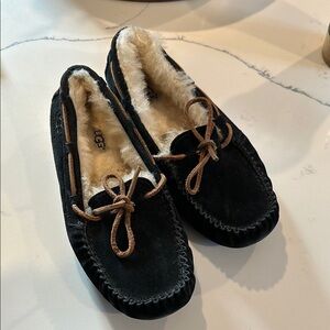EUC Ugg Black Dakota Slippers Sz 7